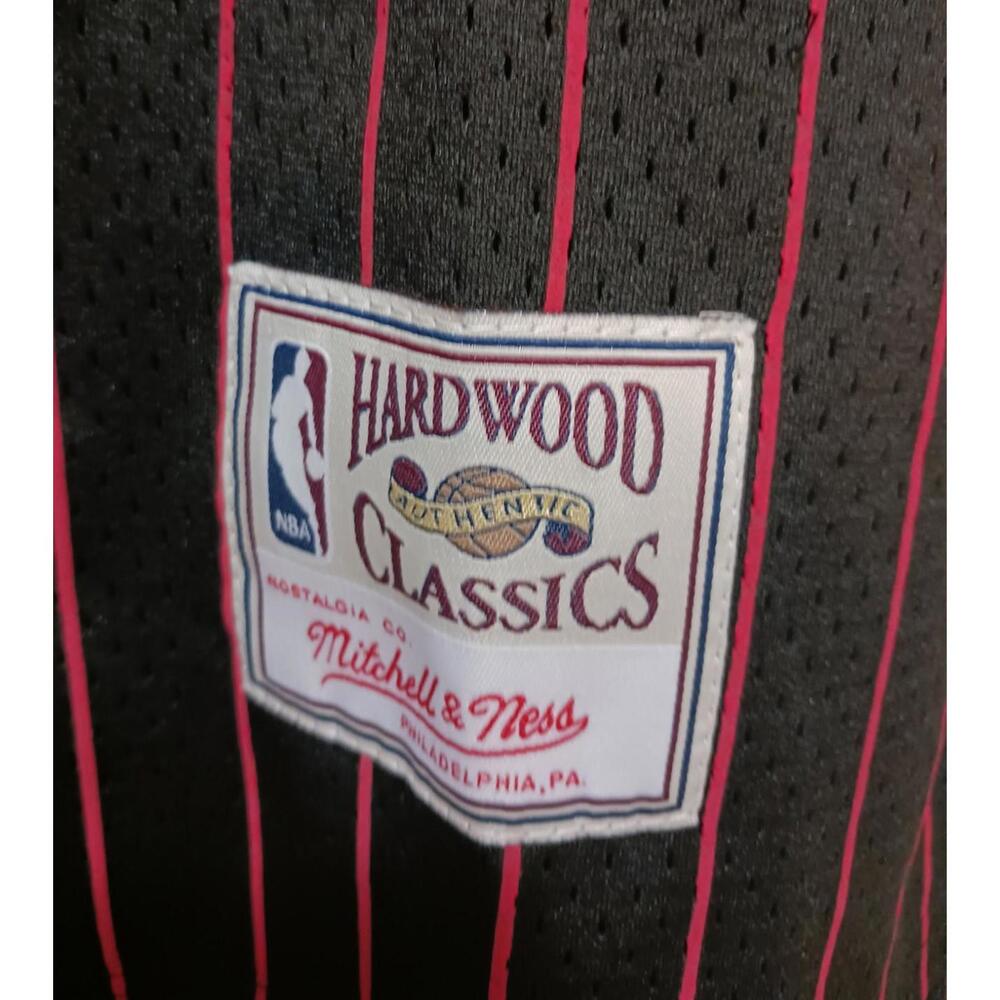 *Michael Jordan (Mitchell & Ness)-(Bulls)-(XL)-$90.00 - Picture 9 of 9
